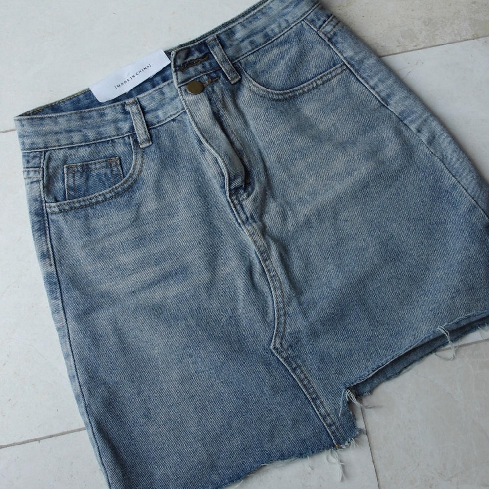 Asymmetrical Demin Skirt in SIZE MEDIUM